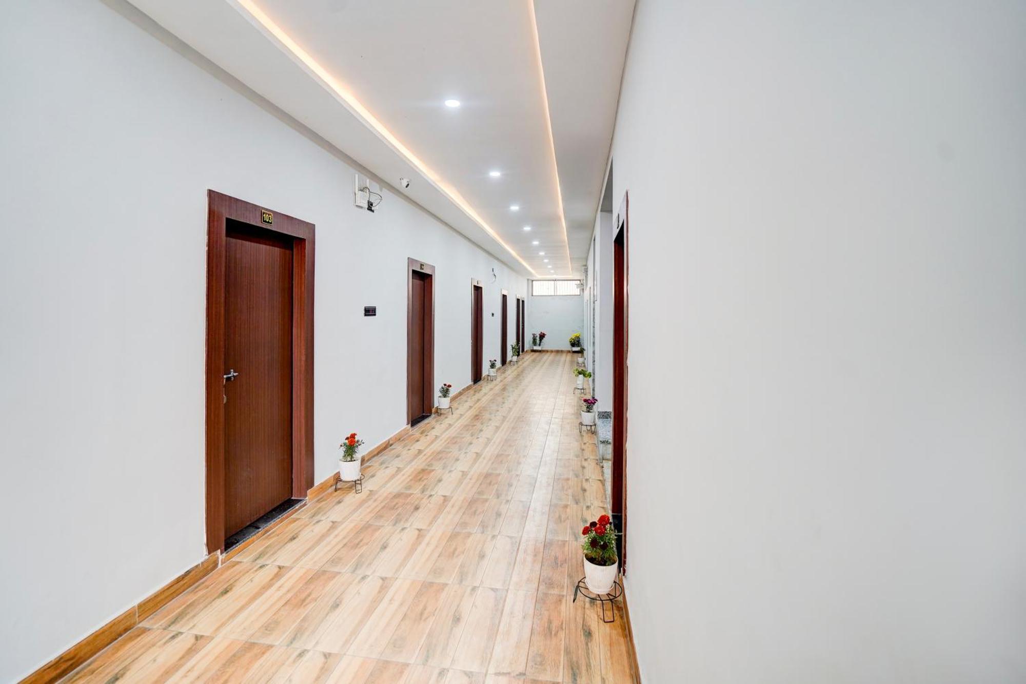 Hotel Vibe Blu- Varanasi Eksteriør billede
