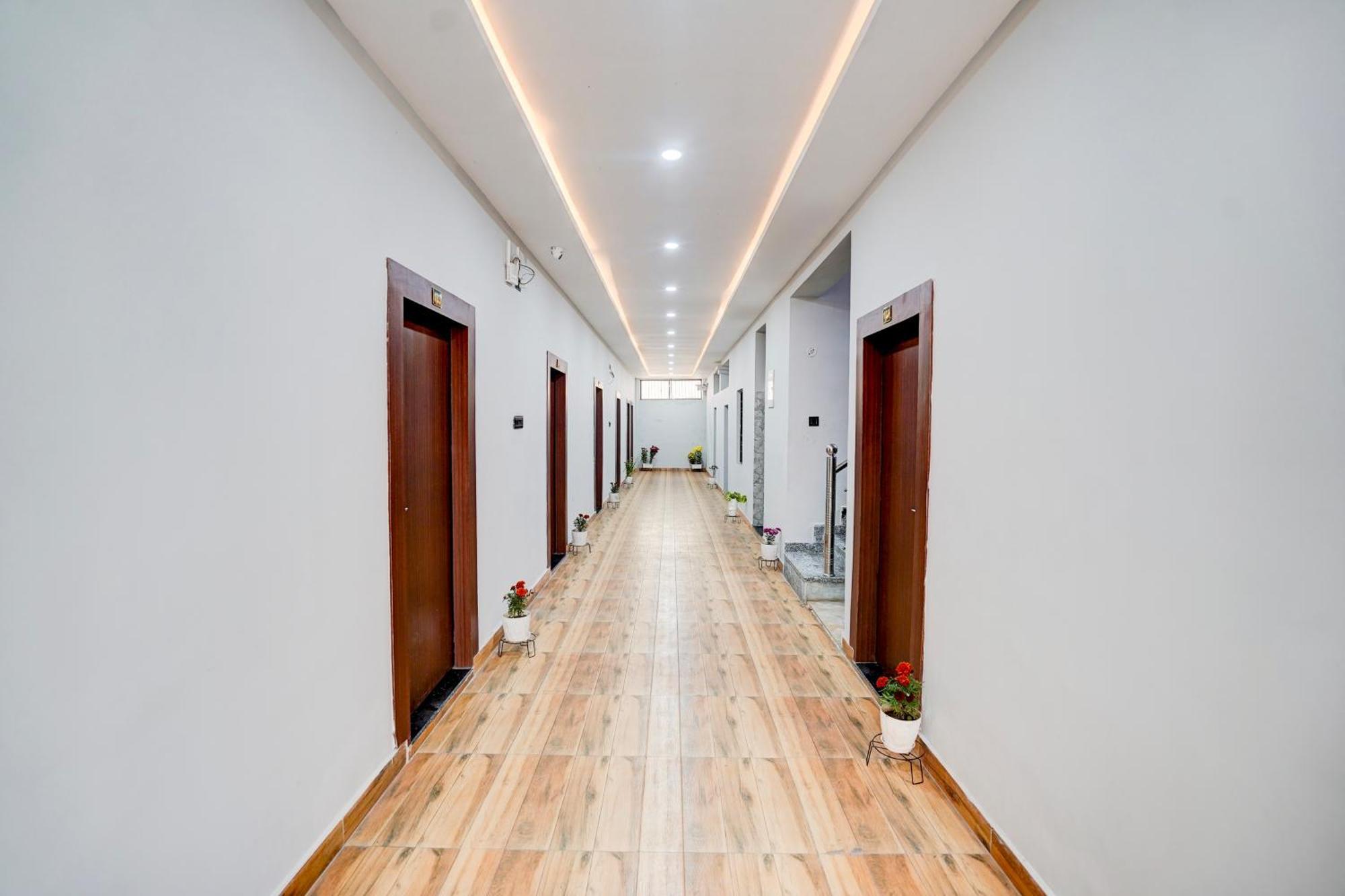 Hotel Vibe Blu- Varanasi Eksteriør billede