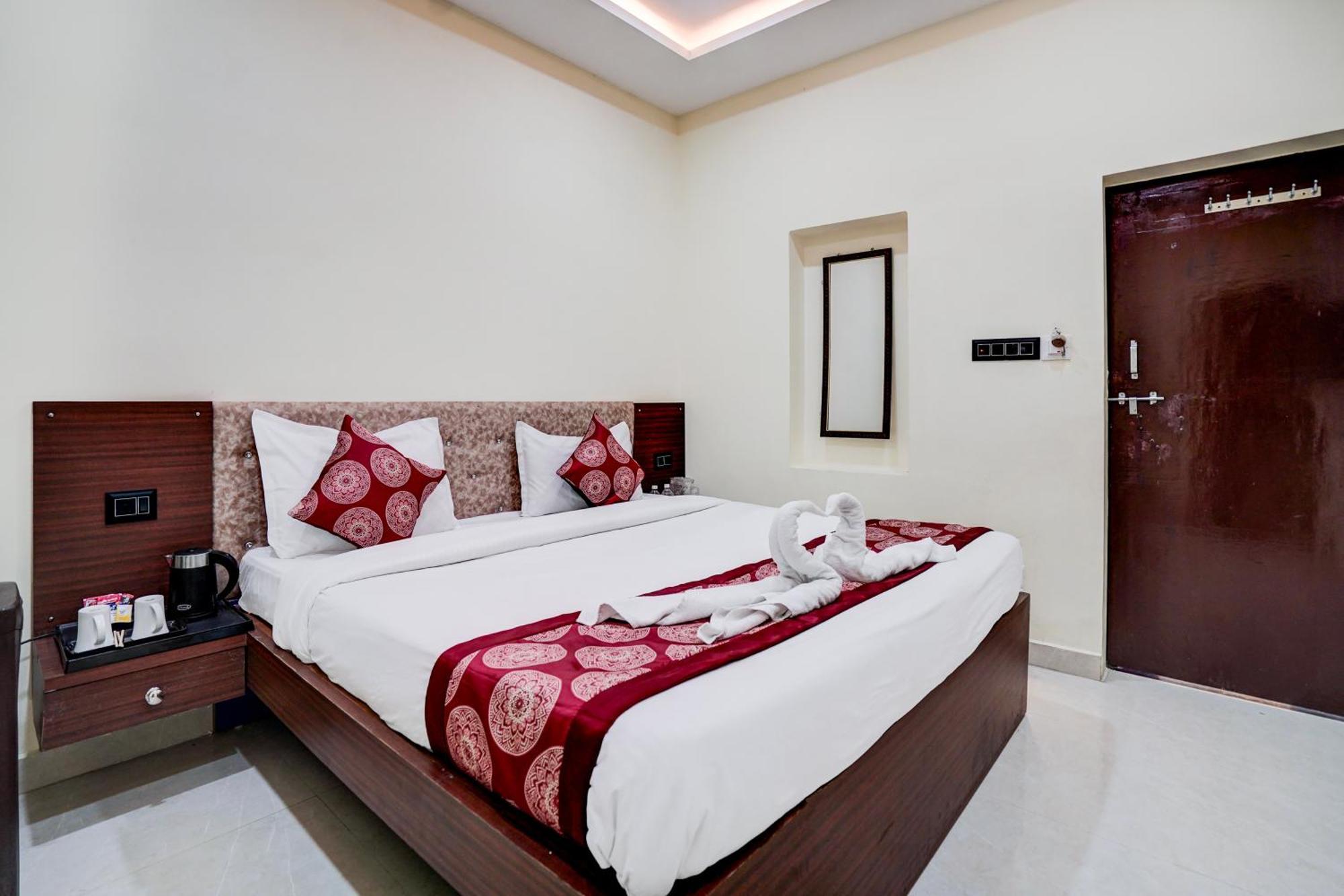 Hotel Vibe Blu- Varanasi Eksteriør billede