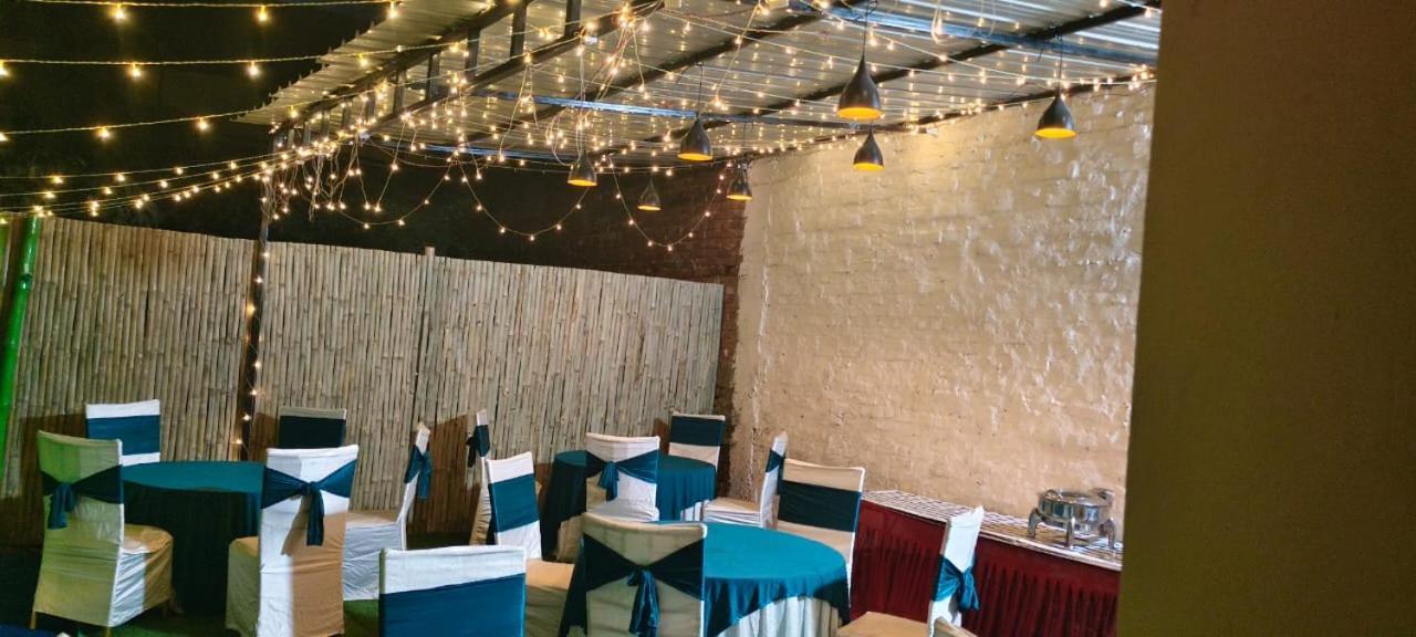 Hotel Vibe Blu- Varanasi Eksteriør billede