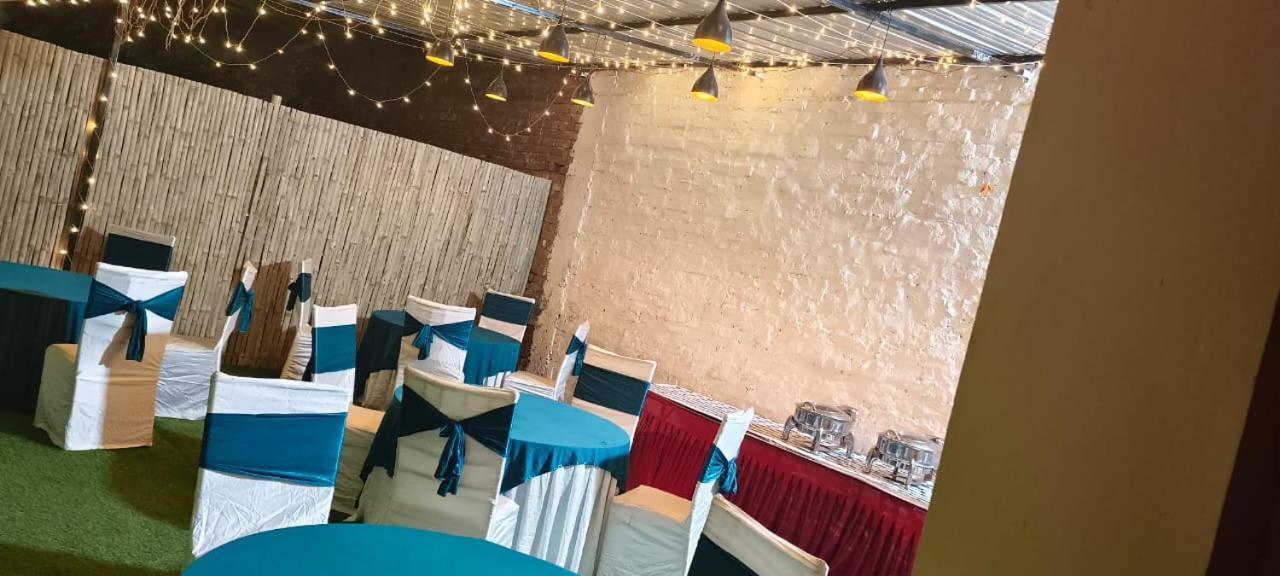 Hotel Vibe Blu- Varanasi Eksteriør billede